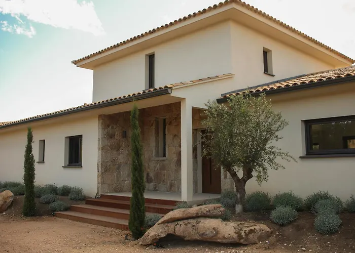 فيلة Adeona *